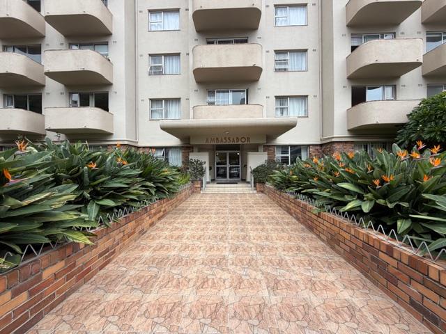 To Let 1 Bedroom Property for Rent in Sea Point Western Cape
